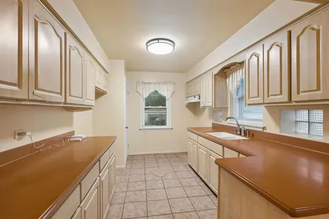 9 East 144th Street Riverdale IL 60827