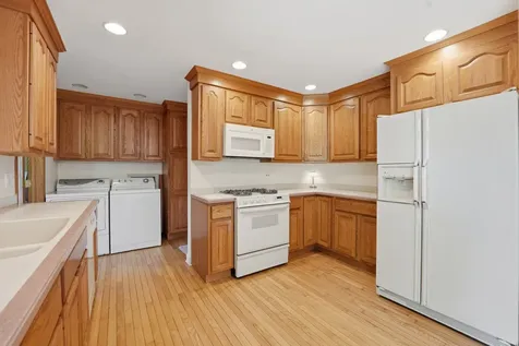 213 Edgeware Road Elk Grove Village IL 60007
