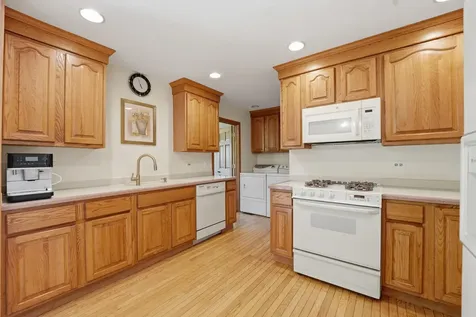 213 Edgeware Road Elk Grove Village IL 60007
