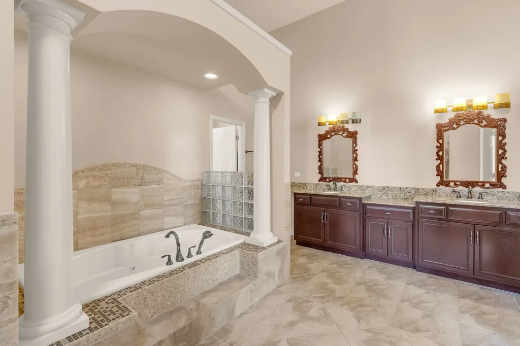 1948 Saddle Farm Lane Naperville IL 60564