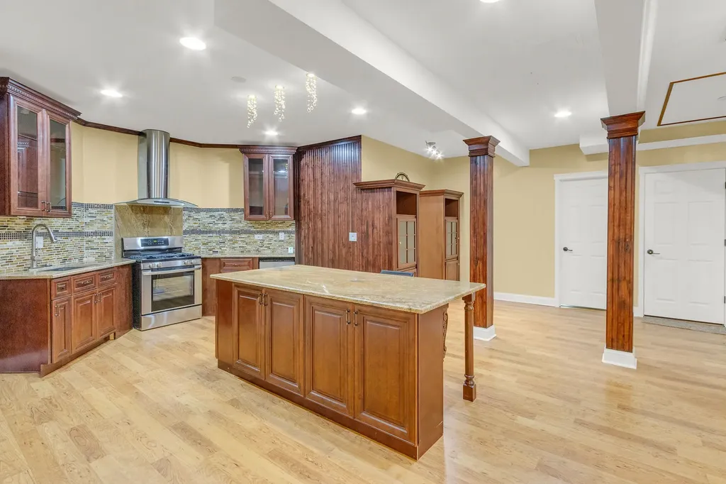 1948 Saddle Farm Lane Naperville IL 60564