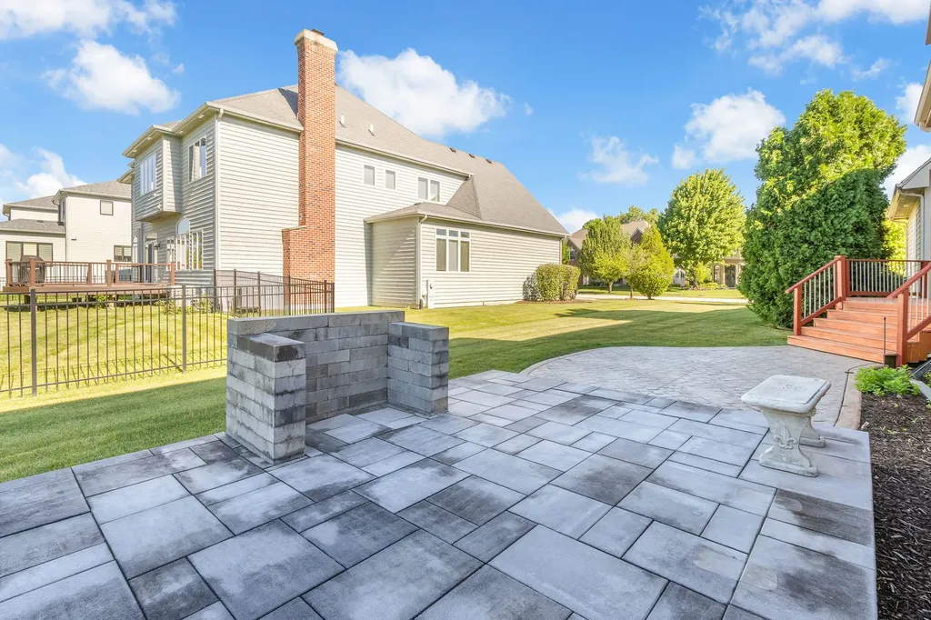 1948 Saddle Farm Lane Naperville IL 60564