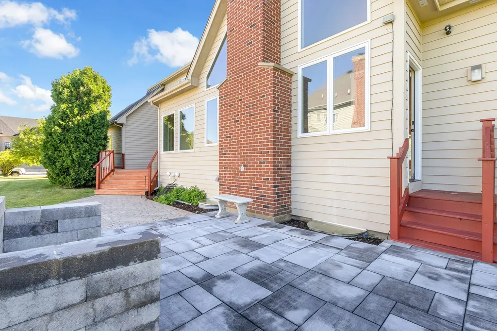 1948 Saddle Farm Lane Naperville IL 60564