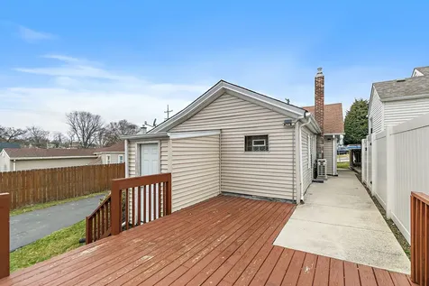 306 Johnson Street East Dundee IL 60118