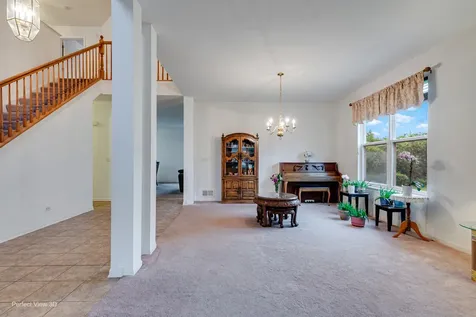 633 Versailles Drives Bartlett IL 60103