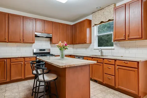 633 Versailles Drives Bartlett IL 60103