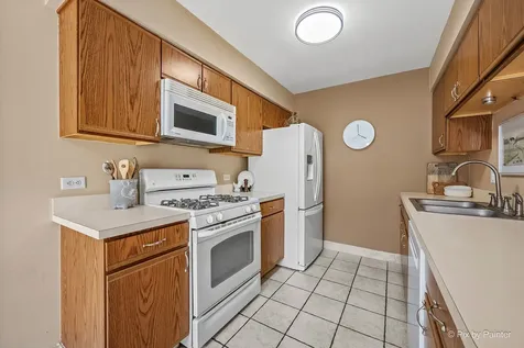 2102 Muirfield Circle Elgin IL 60123
