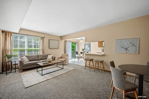 2102 Muirfield Circle Elgin IL 60123