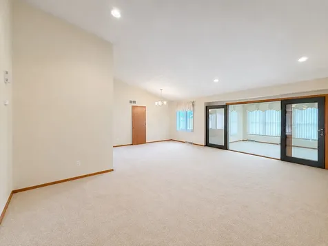 1909 Comanche Court Freeport IL 61032