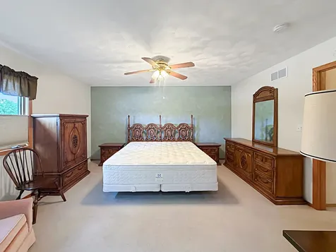 1909 Comanche Court Freeport IL 61032
