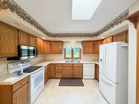 1909 Comanche Court Freeport IL 61032
