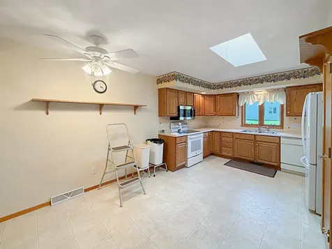 1909 Comanche Court Freeport IL 61032