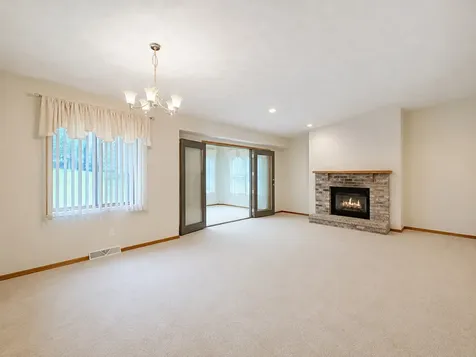 1909 Comanche Court Freeport IL 61032