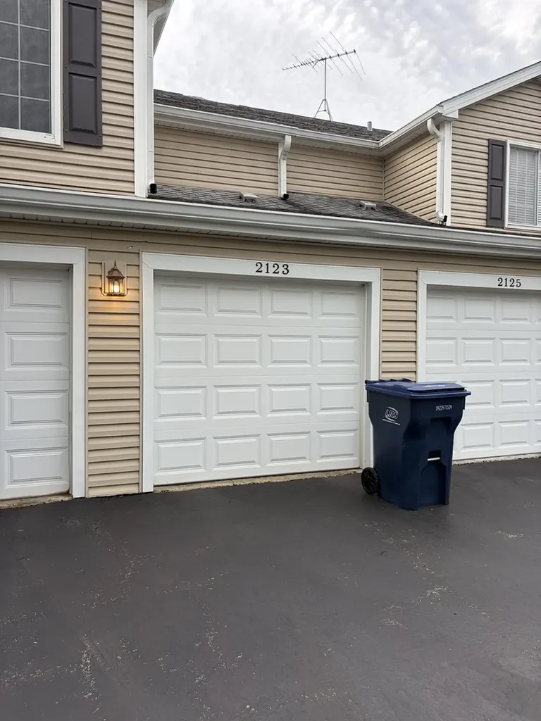 2123 Northwind Circle Schaumburg IL 60194