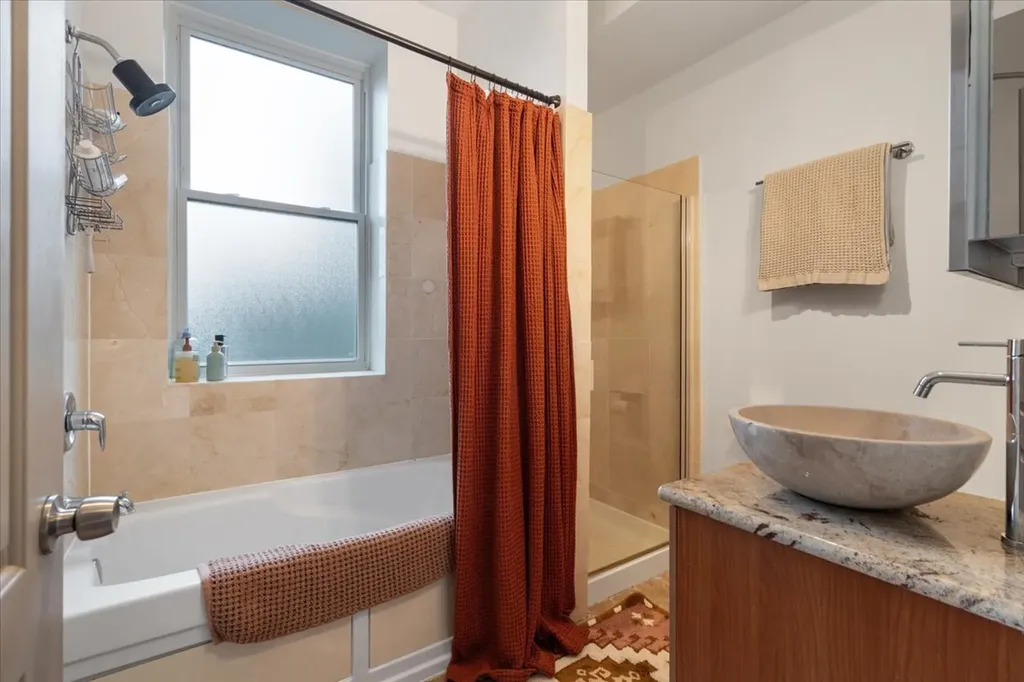 5611 North Glenwood Avenue Chicago IL 60660