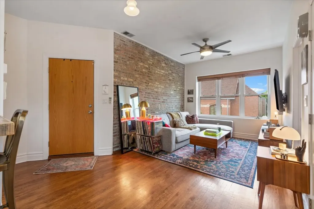5611 North Glenwood Avenue Chicago IL 60660