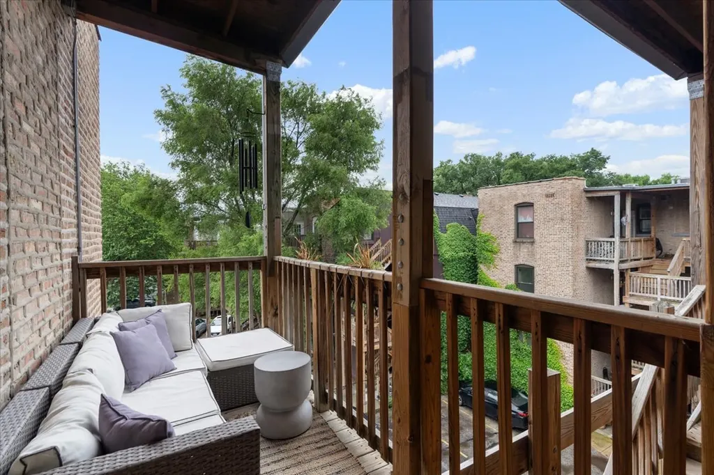 5611 North Glenwood Avenue Chicago IL 60660