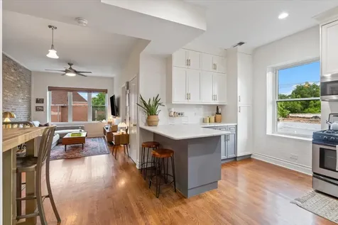 5611 North Glenwood Avenue Chicago IL 60660