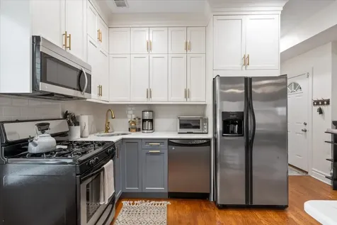 5611 North Glenwood Avenue Chicago IL 60660
