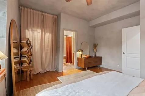 5611 North Glenwood Avenue Chicago IL 60660