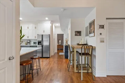 5611 North Glenwood Avenue Chicago IL 60660