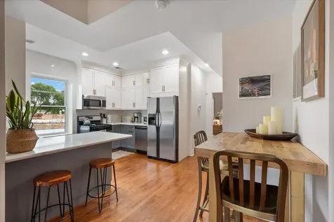 5611 North Glenwood Avenue Chicago IL 60660