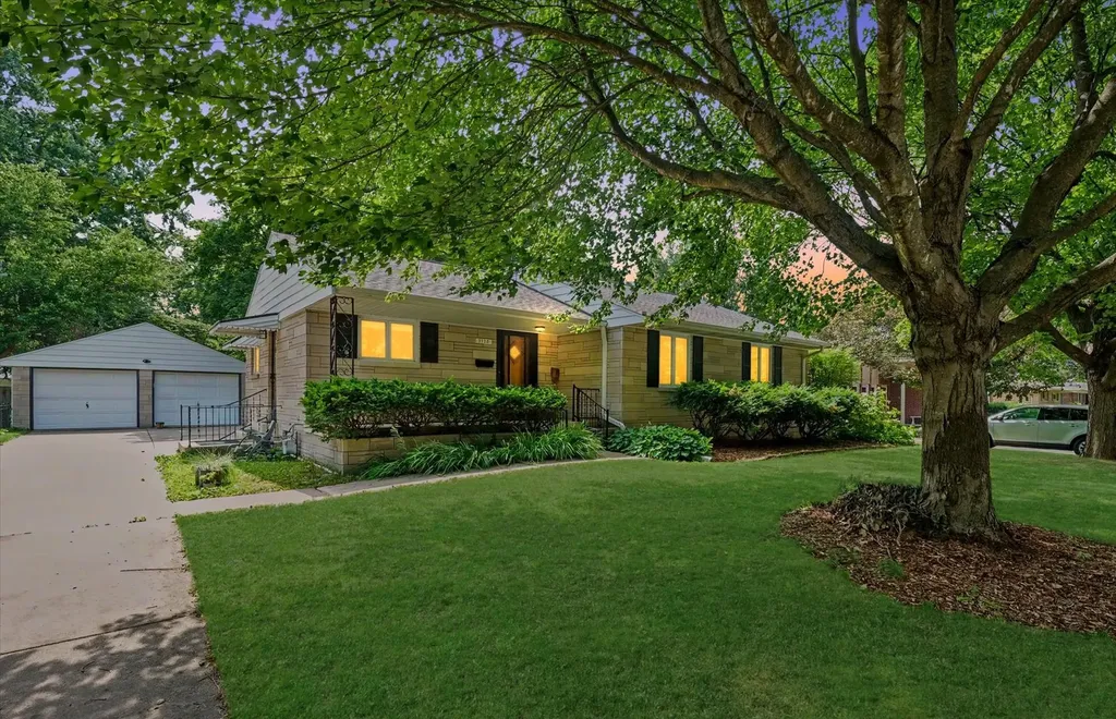 2112 Boudreau Drive Urbana IL 61801