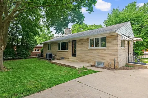 2112 Boudreau Drive Urbana IL 61801