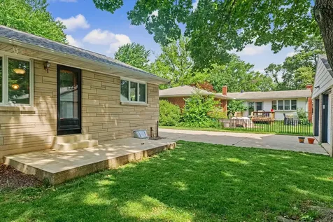 2112 Boudreau Drive Urbana IL 61801