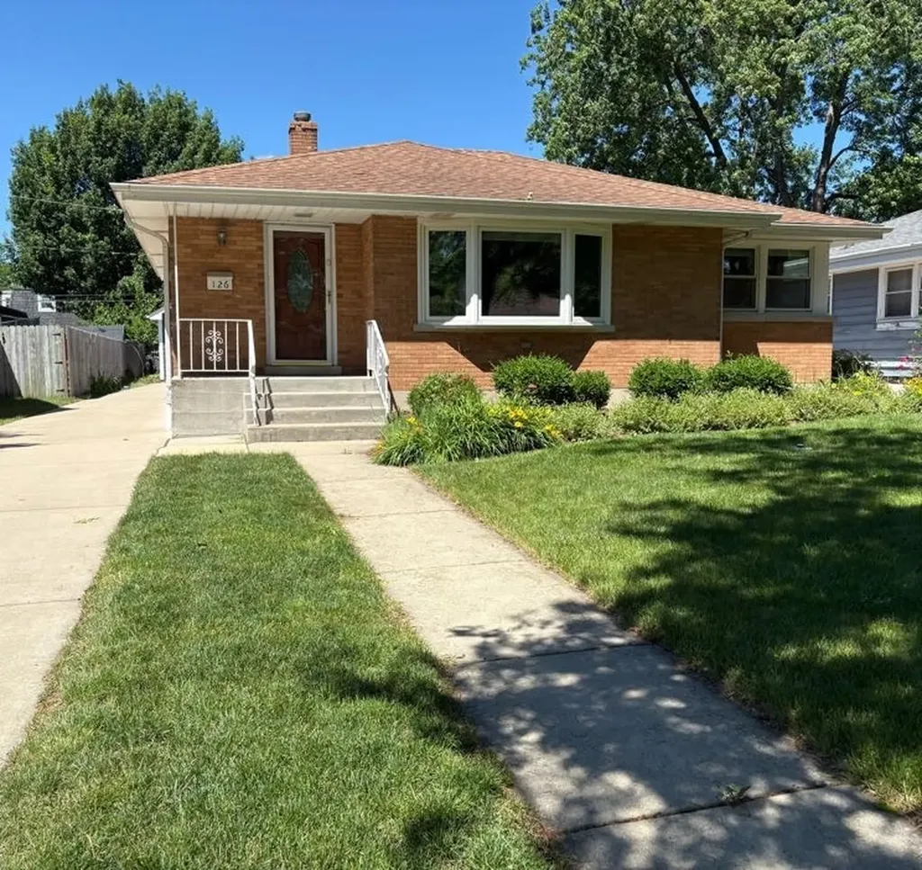 126 North Illinois Avenue Villa Park IL 60181