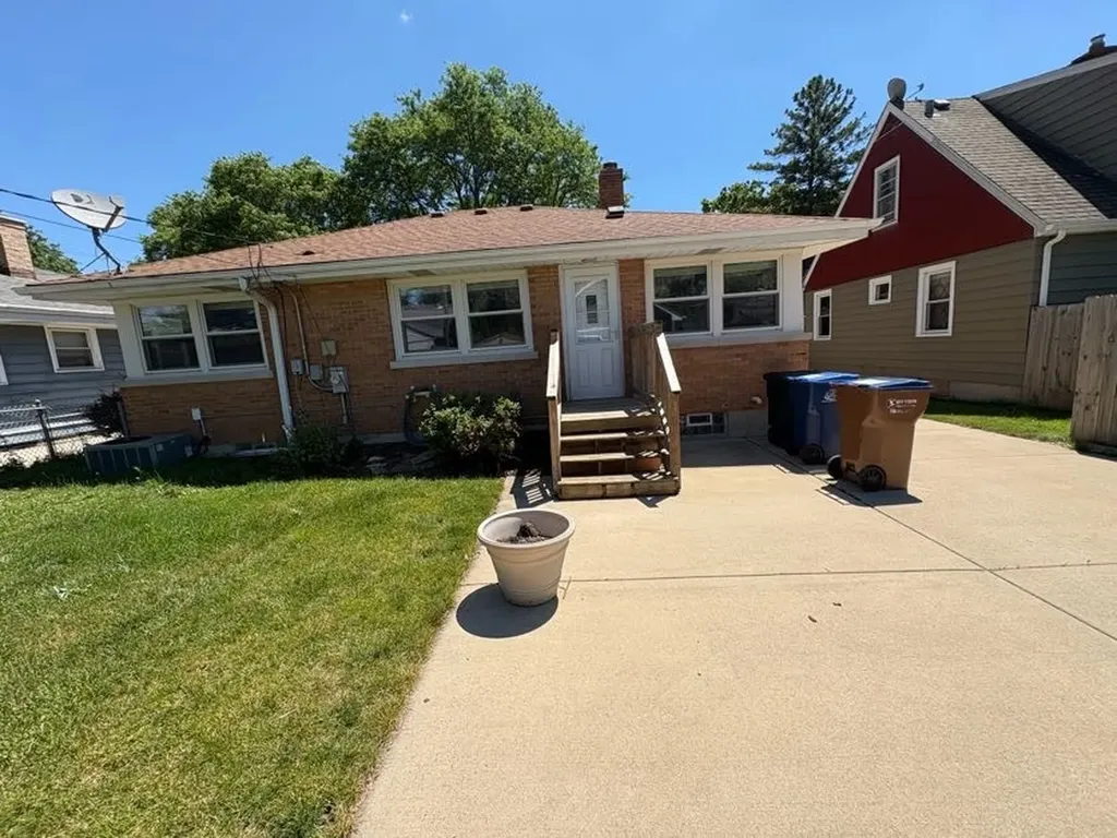 126 North Illinois Avenue Villa Park IL 60181