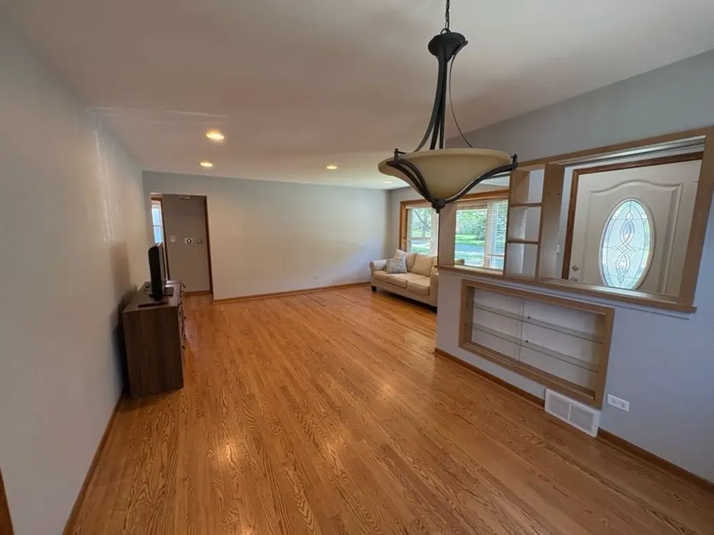 126 North Illinois Avenue Villa Park IL 60181