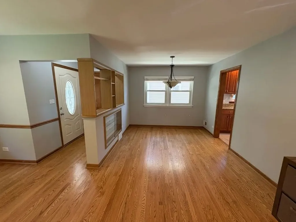 126 North Illinois Avenue Villa Park IL 60181