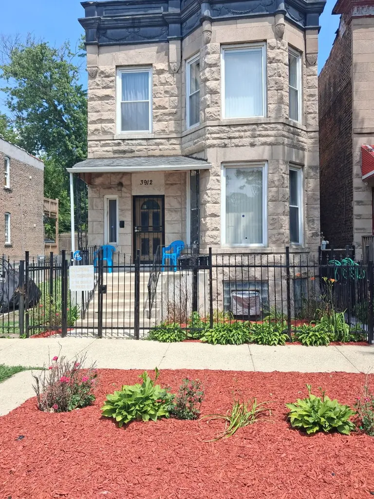 3912 West Fillmore Street Chicago IL 60624
