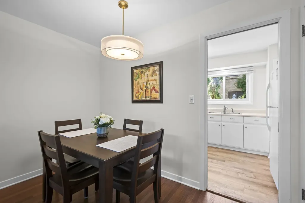 519 1/2 Ridge Road Wilmette IL 60091