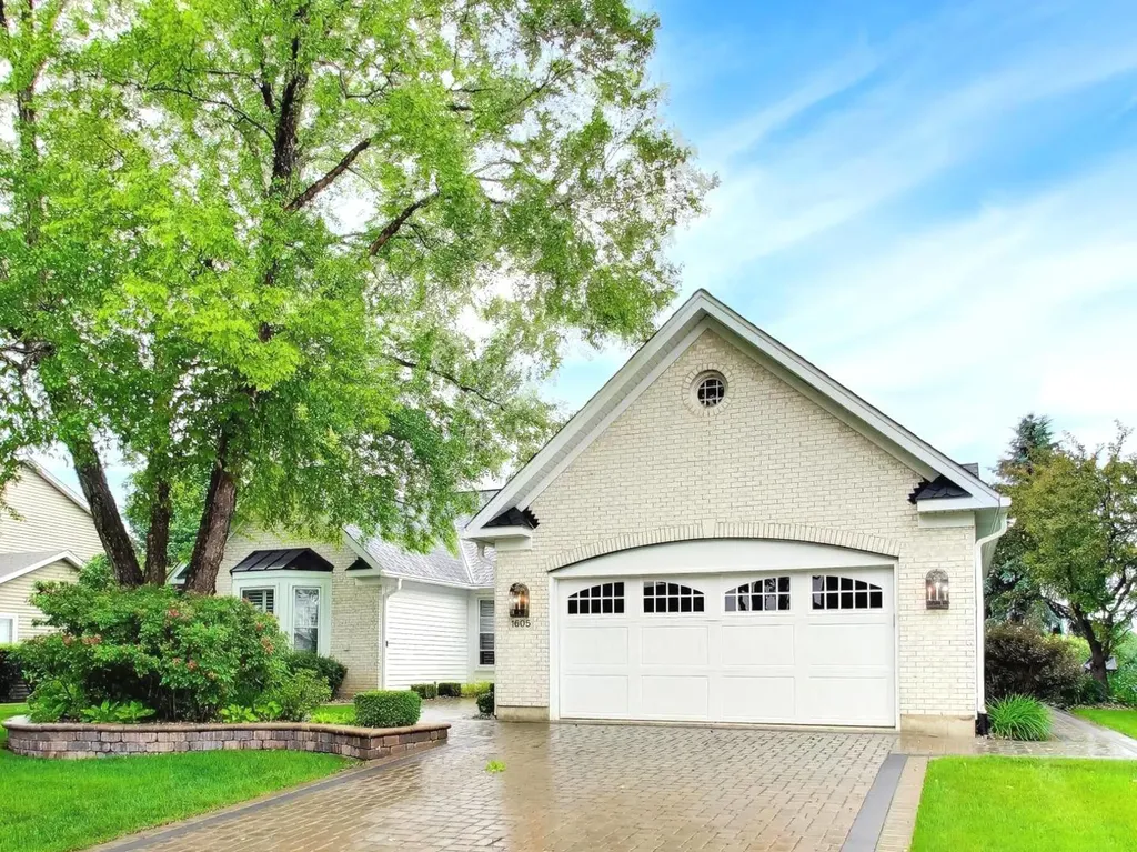 1605 Crowfoot Circle S Hoffman Estates IL 60169