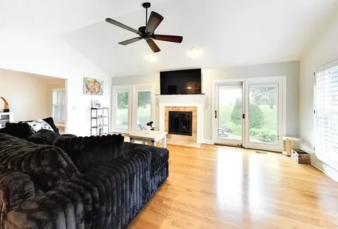 1605 Crowfoot Circle S Hoffman Estates IL 60169