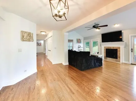 1605 Crowfoot Circle S Hoffman Estates IL 60169