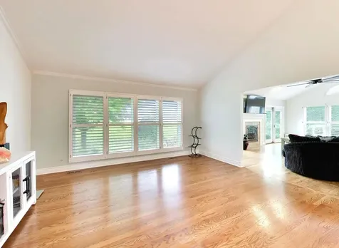 1605 Crowfoot Circle S Hoffman Estates IL 60169