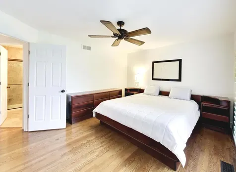 1605 Crowfoot Circle S Hoffman Estates IL 60169