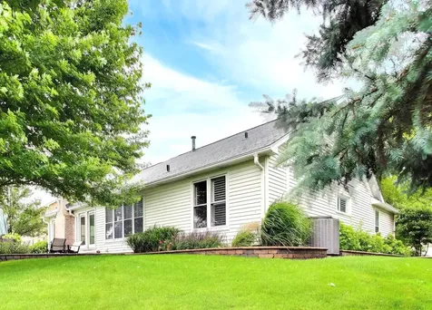 1605 Crowfoot Circle S Hoffman Estates IL 60169