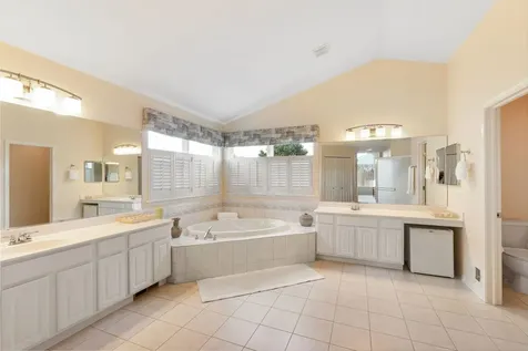 1675 Seaton Lane Elgin IL 60123