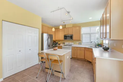 1675 Seaton Lane Elgin IL 60123