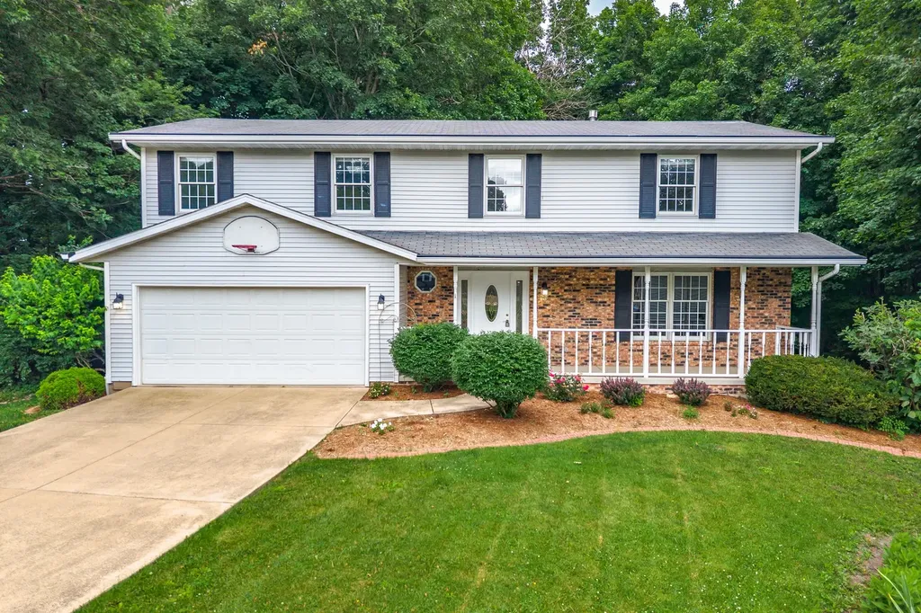 3 Shagbark Court Bloomington IL 61701