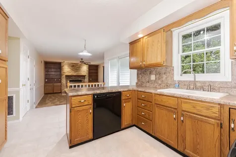 3 Shagbark Court Bloomington IL 61701