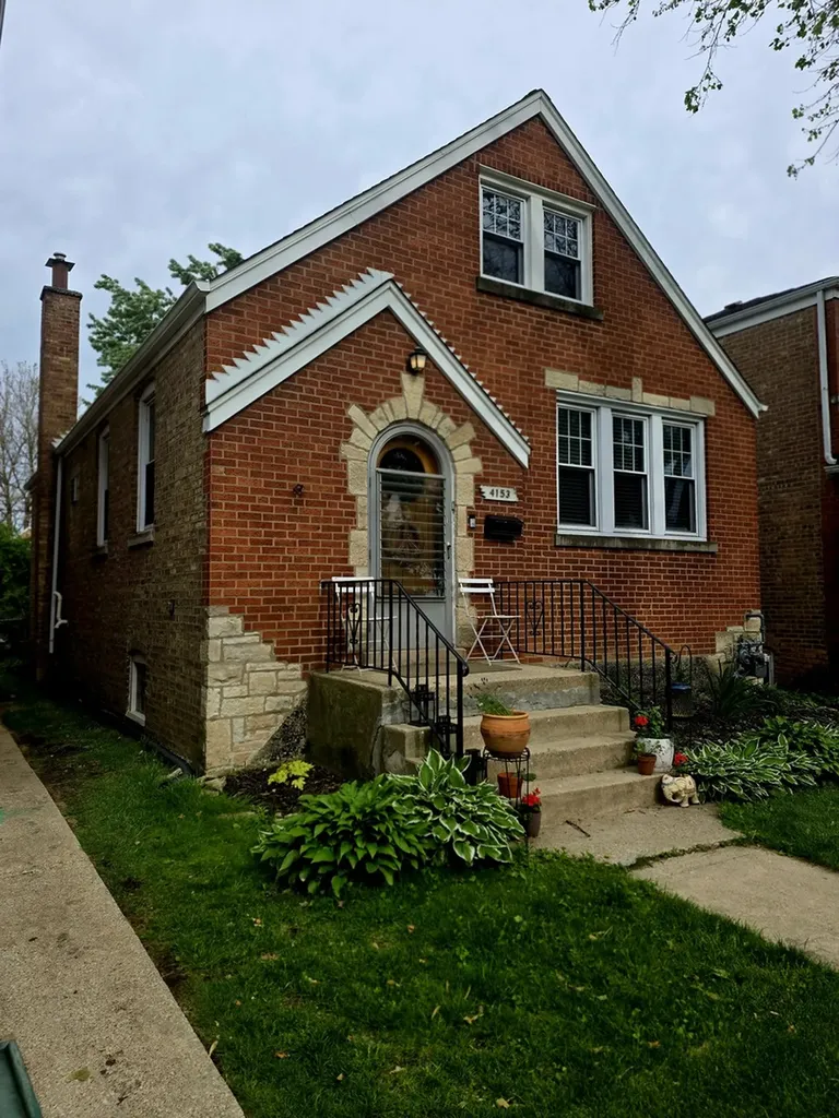 4153 Elm Avenue Brookfield IL 60513