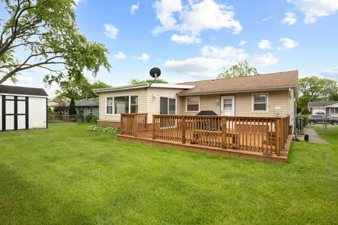 46 Avon Road Elk Grove Village IL 60007