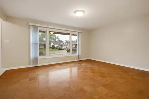 46 Avon Road Elk Grove Village IL 60007