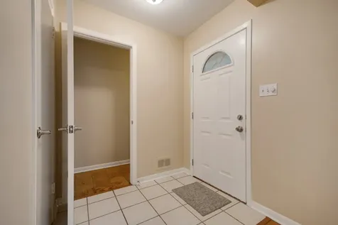 46 Avon Road Elk Grove Village IL 60007