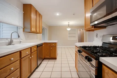 46 Avon Road Elk Grove Village IL 60007